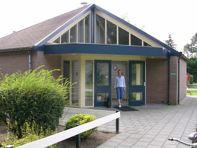 Modern en verwarmd toiletgebouw.JPG