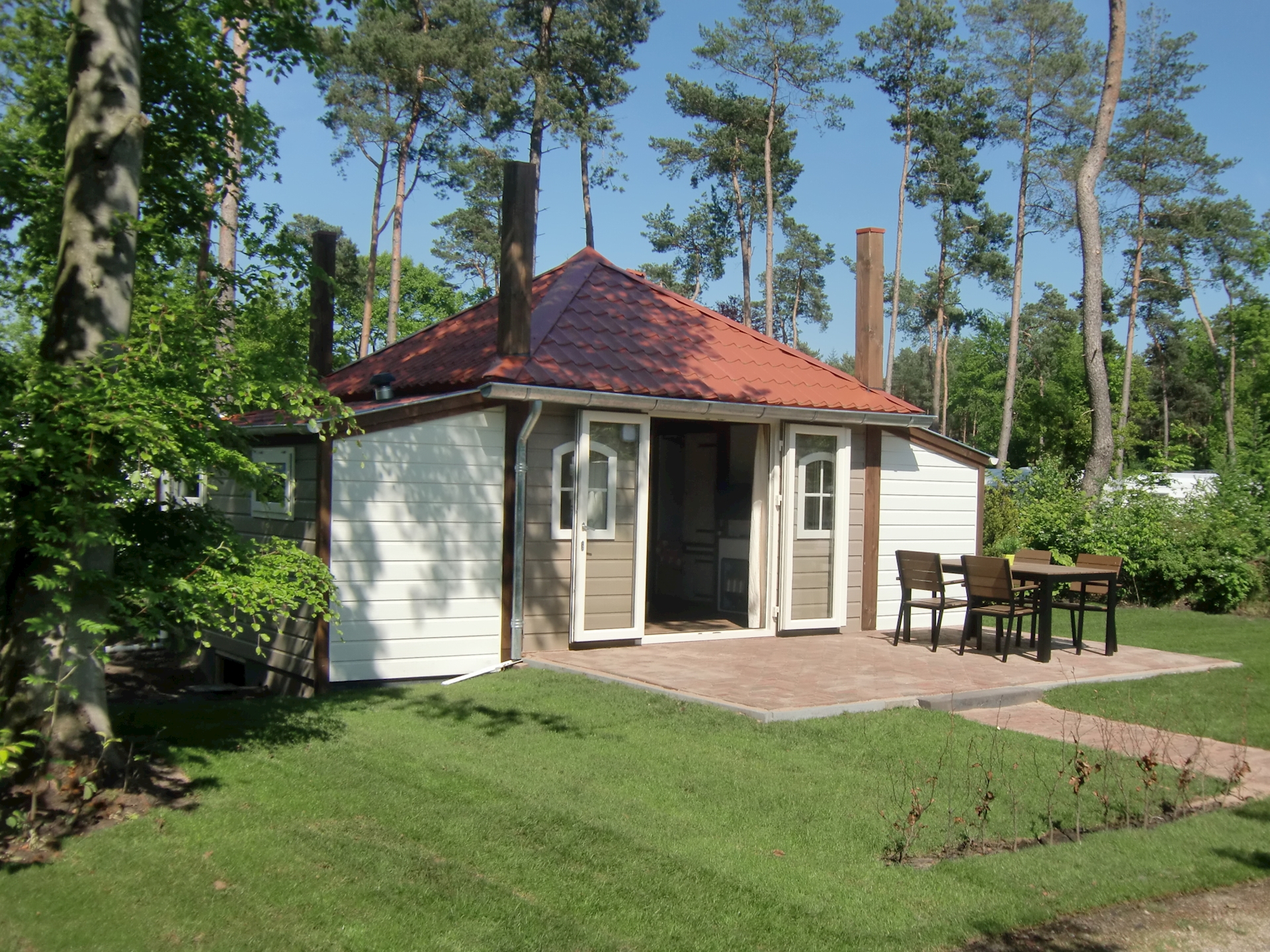 Hooiberg met eigen terras.JPG